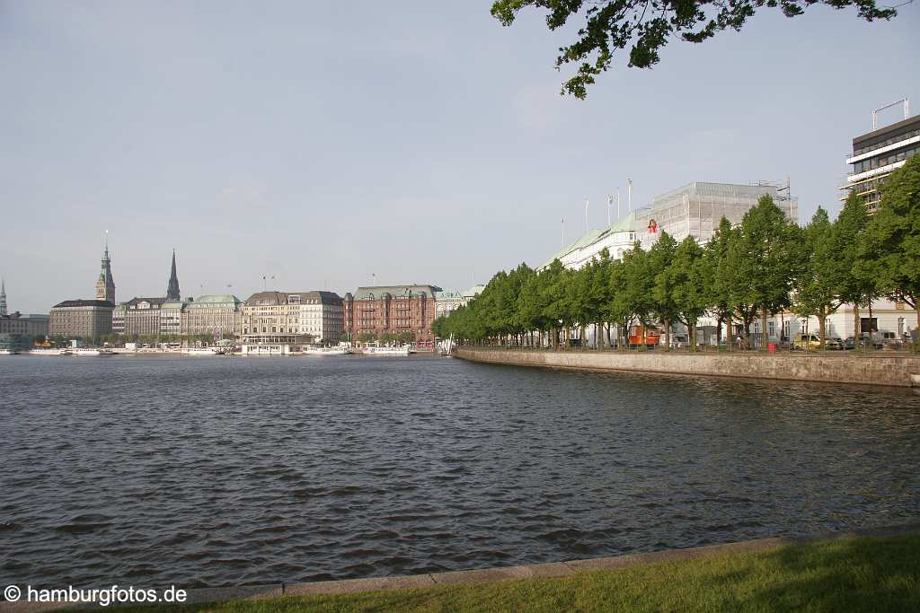 id106813 Hamburg | Skyline der Innenstadt mit Jungfernstieg, neuem Jungfernstieg, Rathaus