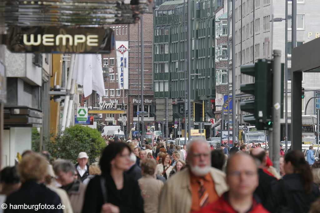 id106820 Hamburg | Jungfernstieg 2006, Hamburger beim schoppen