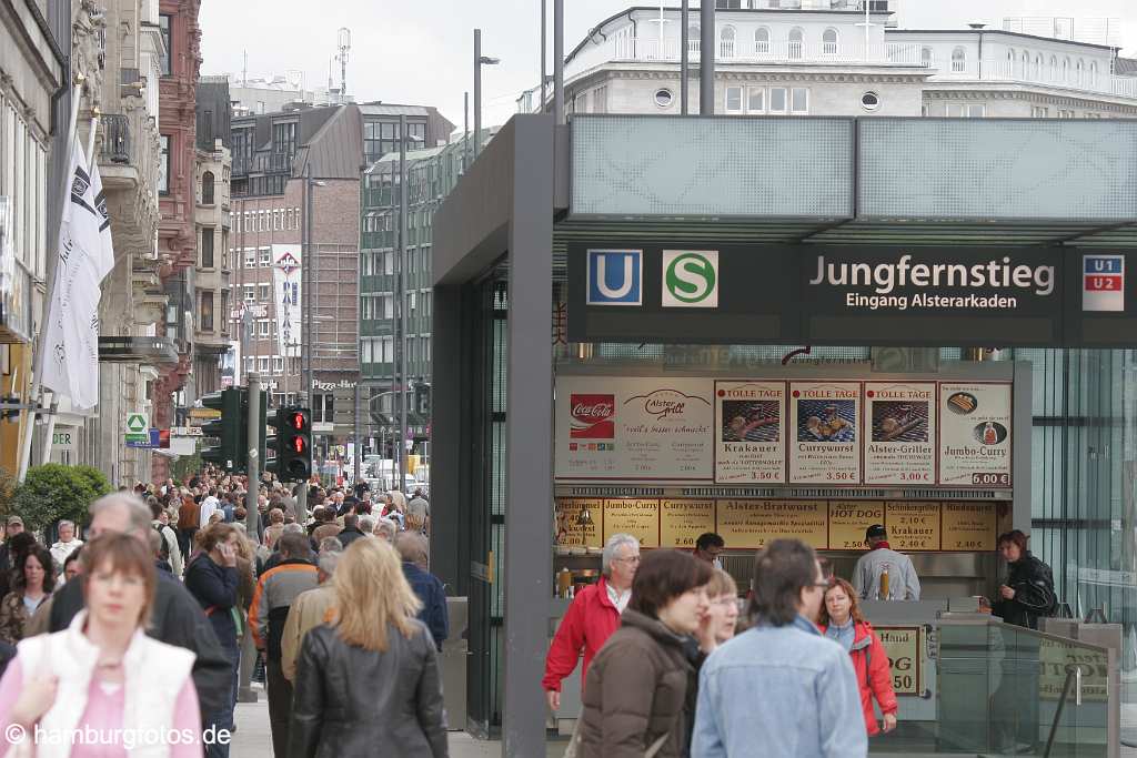 id106822 Hamburg | Jungfernstieg 2006, Hamburger beim schoppen