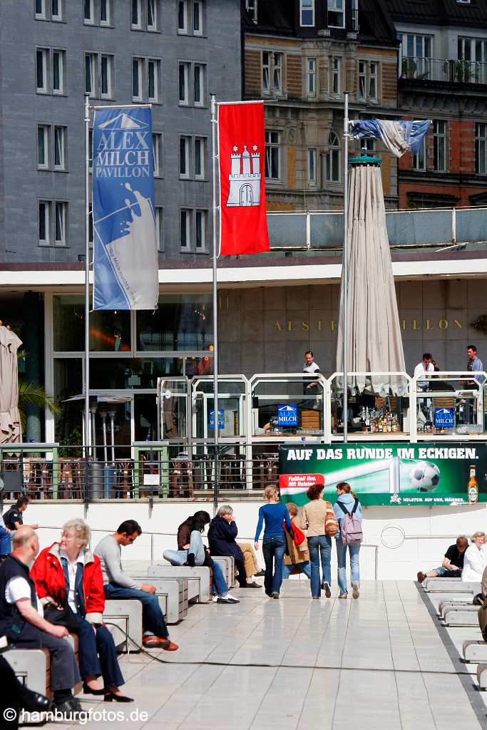 id106839 Hamburg | Jungfernstieg, Alsterponton, Hamburgfahne