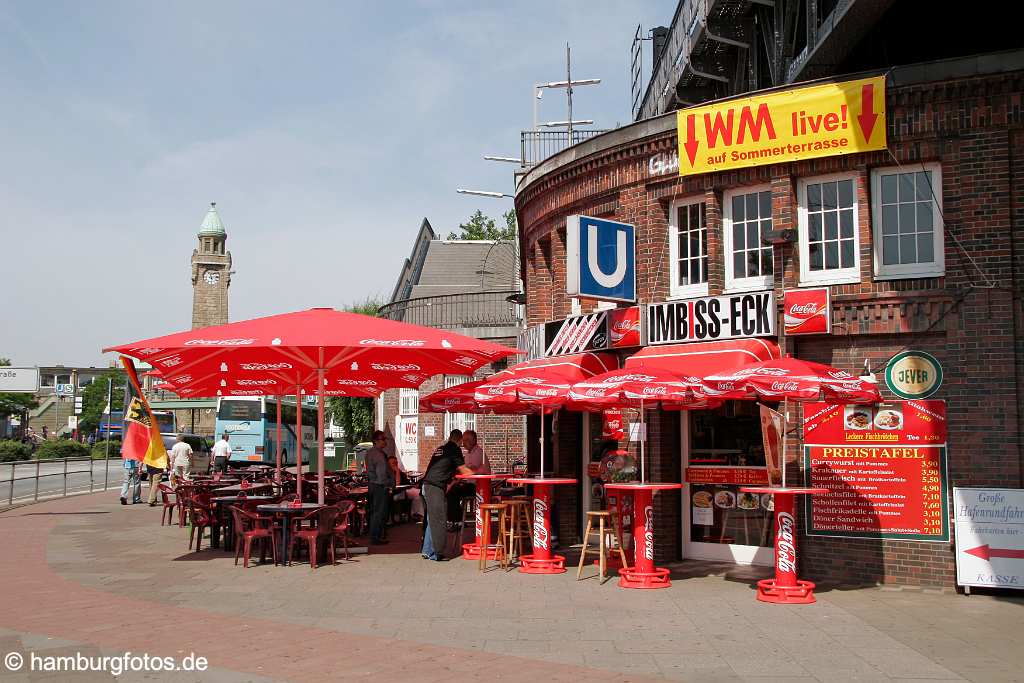 id106875 Hamburg | St. Pauli Landungsbrücken Imbiss-Eck zur WM 2006