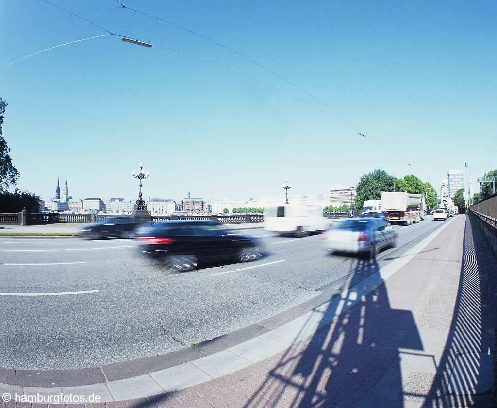 id106909 Hamburg | Autoverkehr auf der Lombardsbrücke