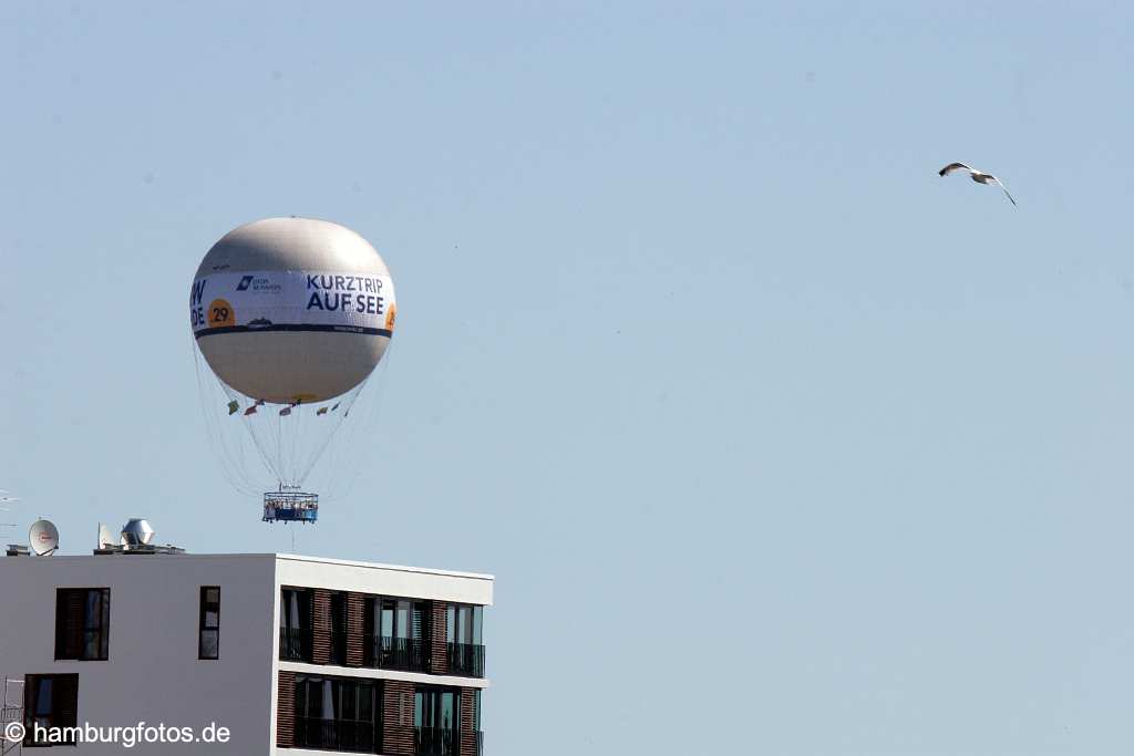 id106956 Hamburg | Hafencity mit Highflyer Fesselballon an den Deichtorhallen Hamburg