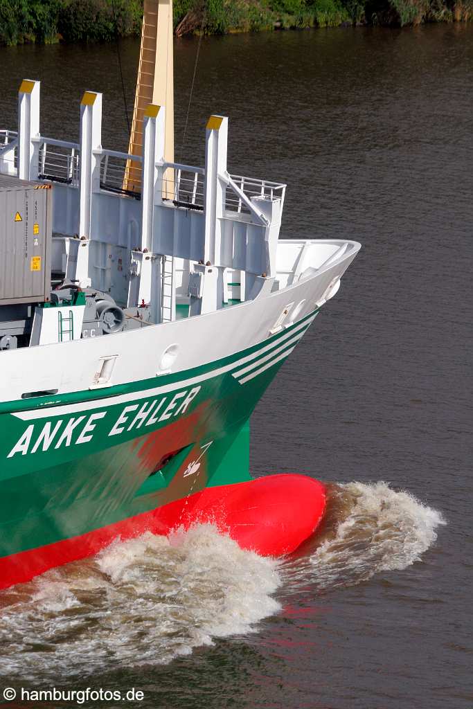 id109415 Schleswig-Holstein | Containerschiff auf dem Nord-Ostsee-Kanal