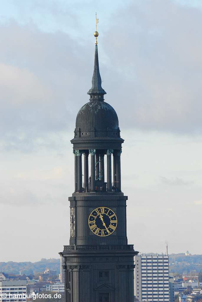 id109448 Hamburg aus der Vogelperspektive, Turm von St. Michaelis