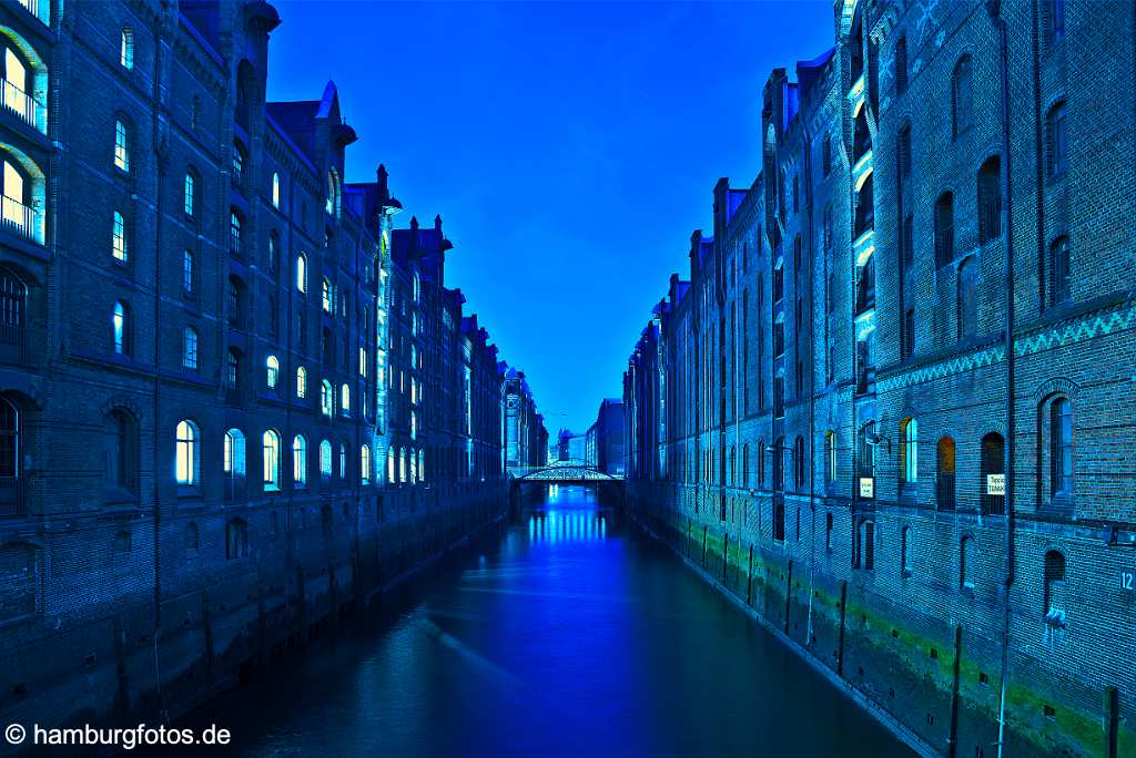 - Blaue Stunde - Hamburg Speicherstadt Brookfleet