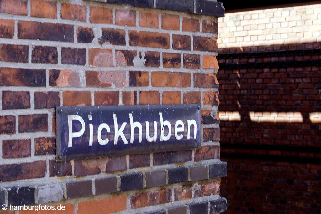 id104780 Speicherstadt, Hamburger Bachstein, Schild Pickhuben | historische Speicher, Laeger, Fleete