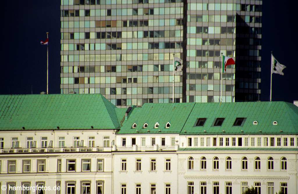 id102252 Hamburg - Hotel Vierjahreszeiten mit dem ehemaligen Unilever Haus