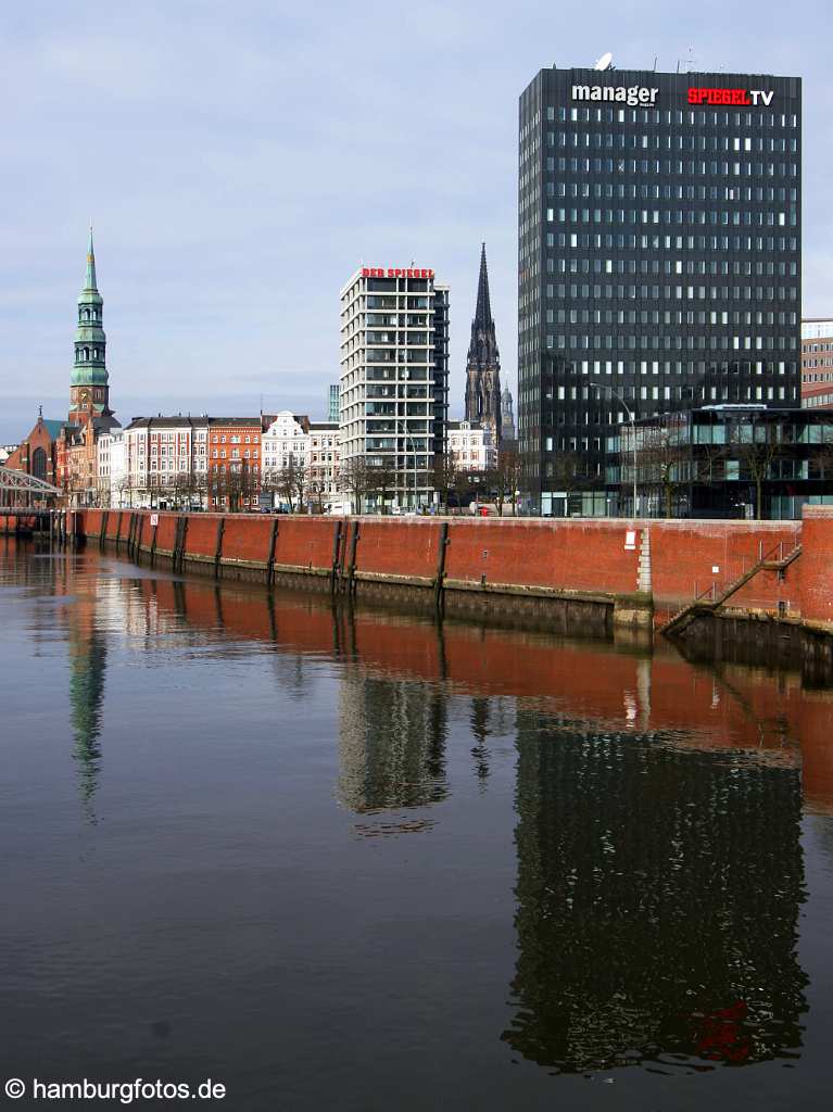 id102684 Verlagshaeuser: Spiegelverlag an der Ost-West-Strasse | Kirchen: St. Katharinen, St. Nikolai, St. Michaelis, Zollkanal | Architektur Hamburg, Hansestadt, Medienstadt