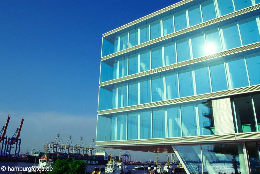 id102722 Die Perlenkette, moderne Architektur in Hamburg-Neumuehlen, Containerterminal Burchardkai