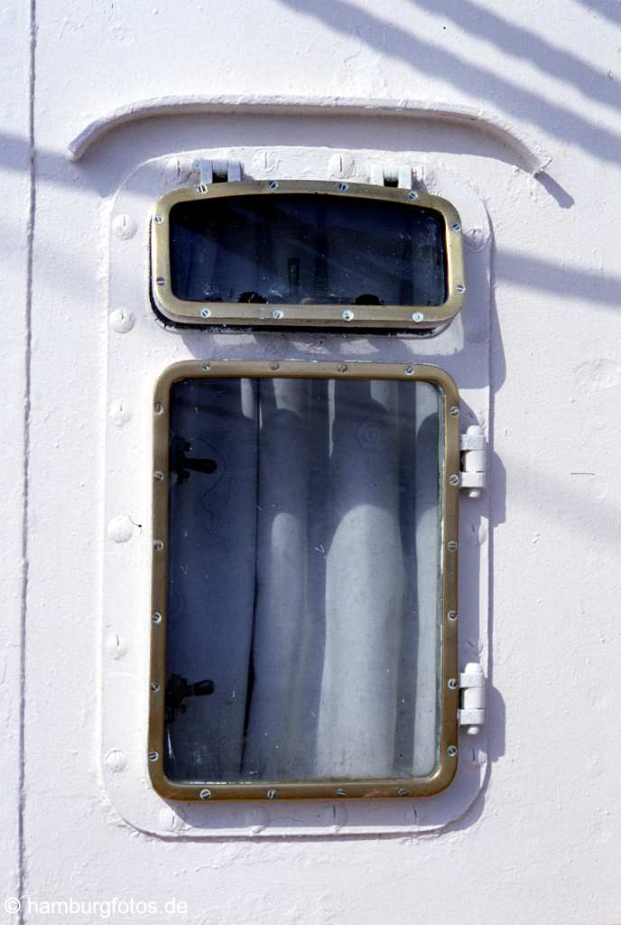 id10486 Kabinenfenster auf Segelschulschiff