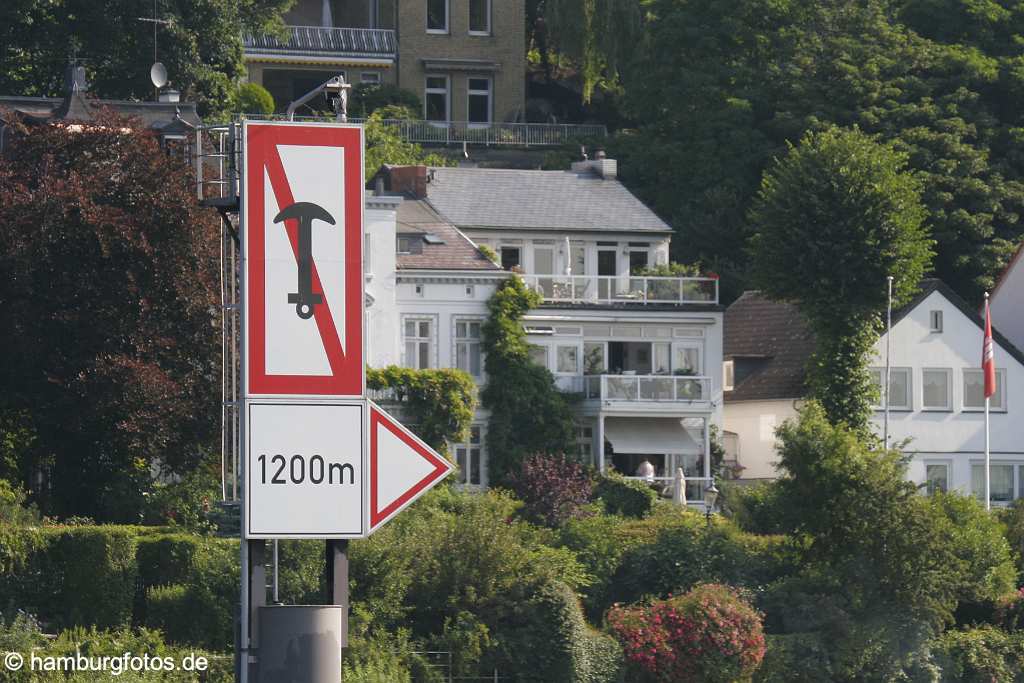 id105228 Hamburg | Thema: Der Hamburger Hafen, Szenen und Skylines von den Landungsbr�cken bis Finkenwerder | Schild nicht ankern