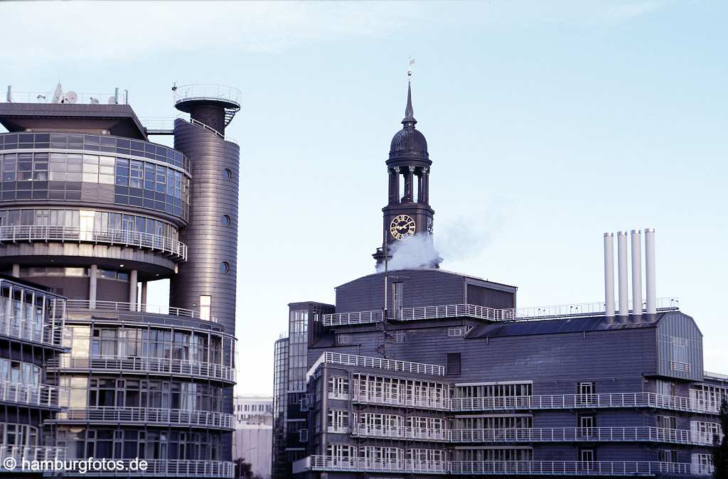 id101104 St. Michaelis das Wahrzeichen von Hamburg sowie Hauptkirche. Michel mit Gruner+Jahr Verlag.