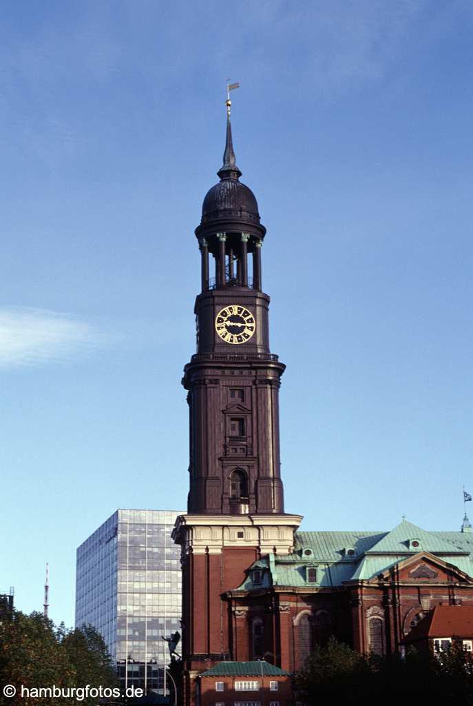 id101112 St. Michaelis das Wahrzeichen von Hamburg sowie Hauptkirche.