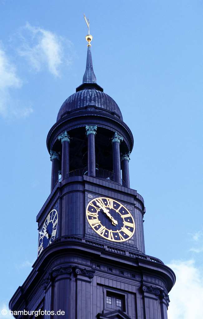 id101113 St. Michaelis das Wahrzeichen von Hamburg sowie Hauptkirche, Turmspitze.