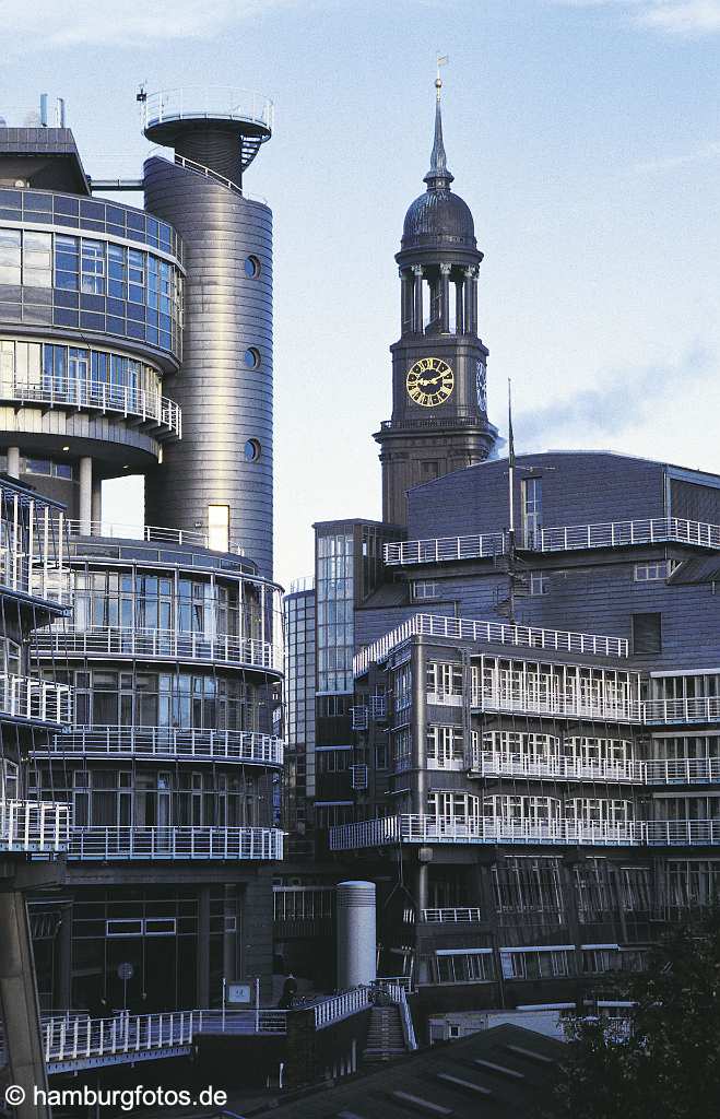 id101114 St. Michaelis das Wahrzeichen von Hamburg sowie Hauptkirche mit G+J.