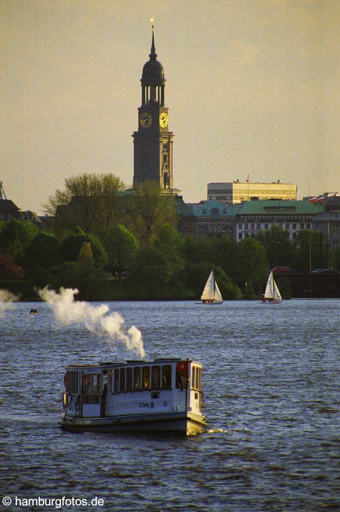 id10135 Wahrzeichen St. Michaelis (Michel) Hamburg - Dampfschiff St. Georg