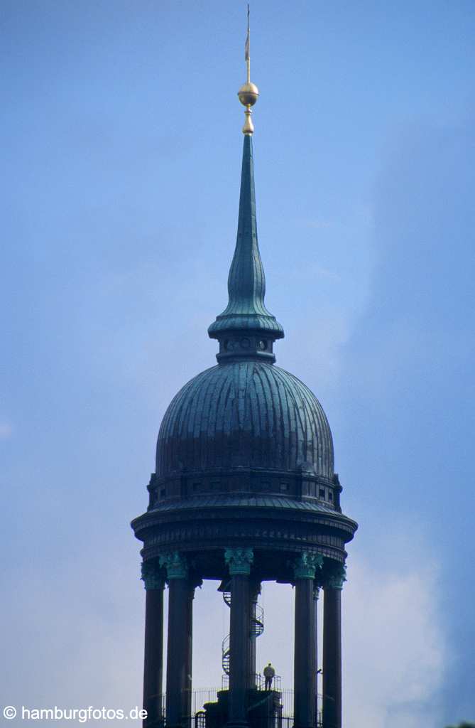 id102248 Hamburg - St. Michaelis, Turm | Kupferdaecher, Kupfer, Cu, Dach, Daecher, Statuen, Statue, gruen, Gruenflaeche, Gruenflaechen, Himmel, Sky, Metall, Oxydation, oxydieren, Gruenspan, Element, Schwermetall | copper, green, roof, verdigris