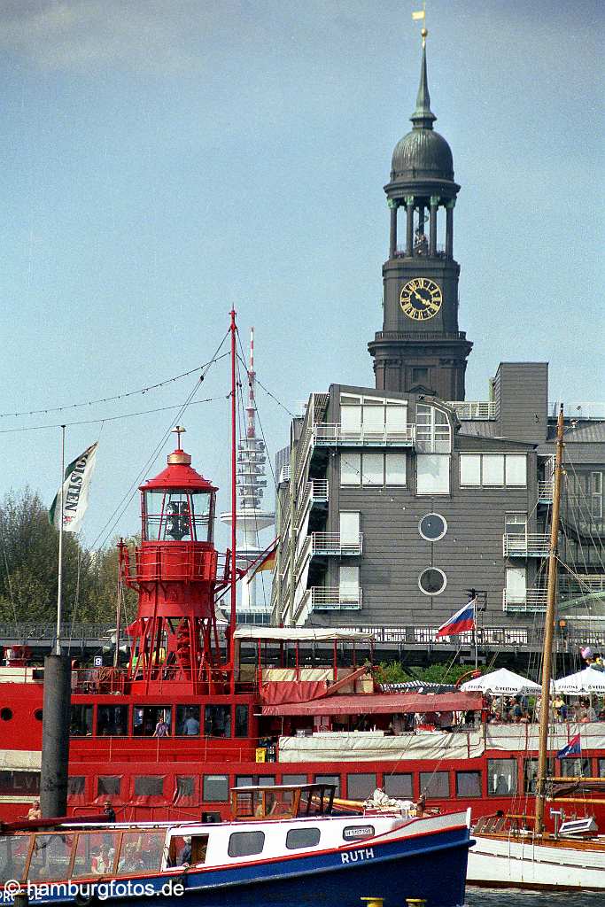 id10407 Wahrzeichen St. Michaelis (Michel) Hamburg - Feuerschiff