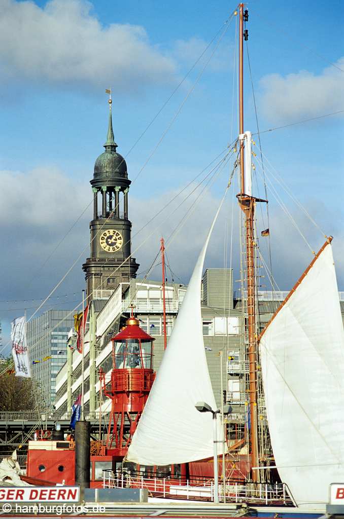 id104586 Hamburg | Hafengeburtstag | Hamburger Hafen, St. Michaelis, Michel, Segel, Segelmast