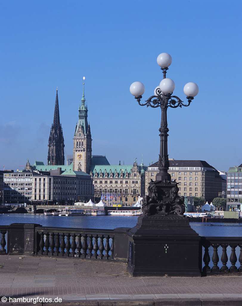 id106745 Hamburg | Altstadt Binnenalster, Jungfernstieg Skyline 2006, Kandelaber, Lombardsbr¸cke