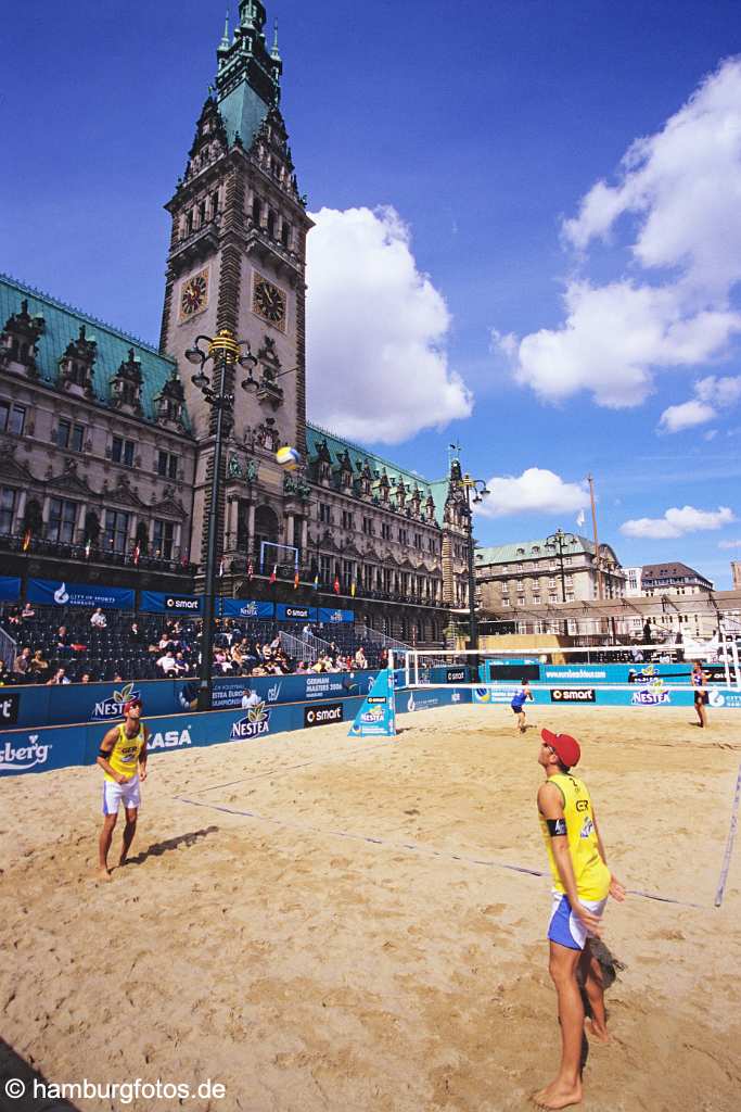 id106749 Hamburg | Beachvolleyball auf dem Rathausmarkt