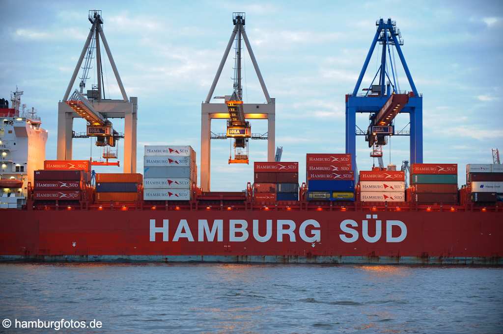 id501963 Containerterminal mit Vessel von Hamburg Süd